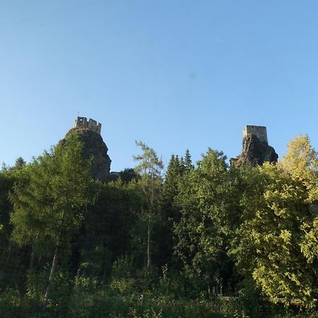 Hotel Trosky Troskovice Bagian luar foto