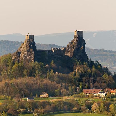 Hotel Trosky Troskovice Bagian luar foto