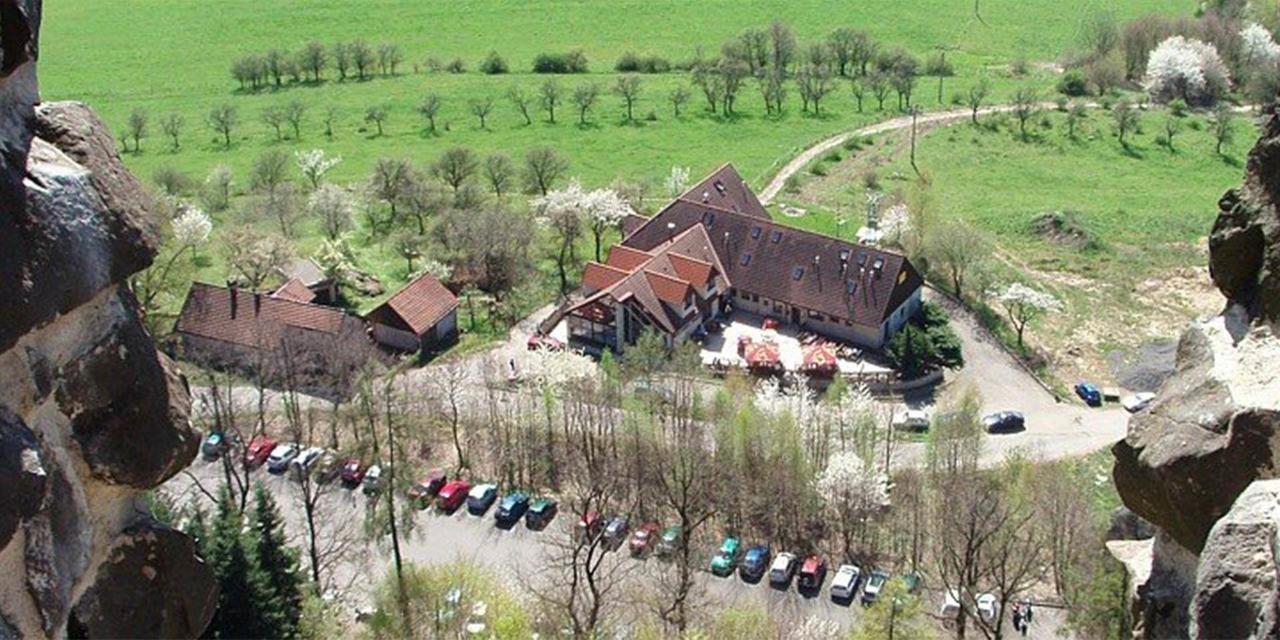 Hotel Trosky Troskovice Bagian luar foto