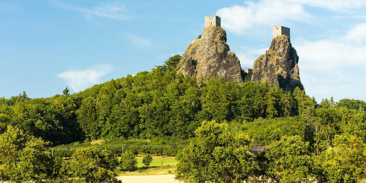 Hotel Trosky Troskovice Bagian luar foto