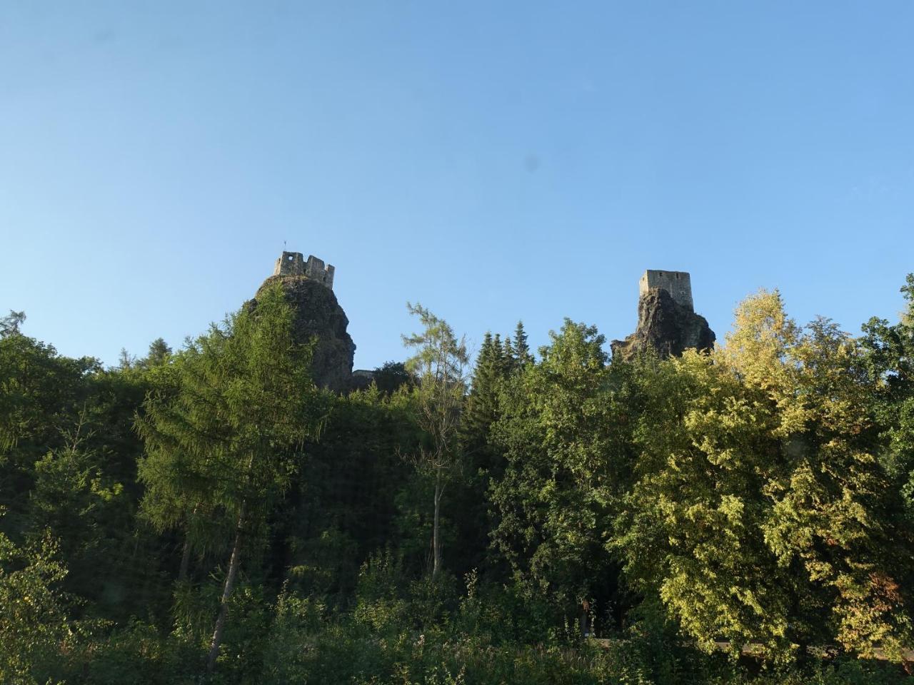 Hotel Trosky Troskovice Bagian luar foto