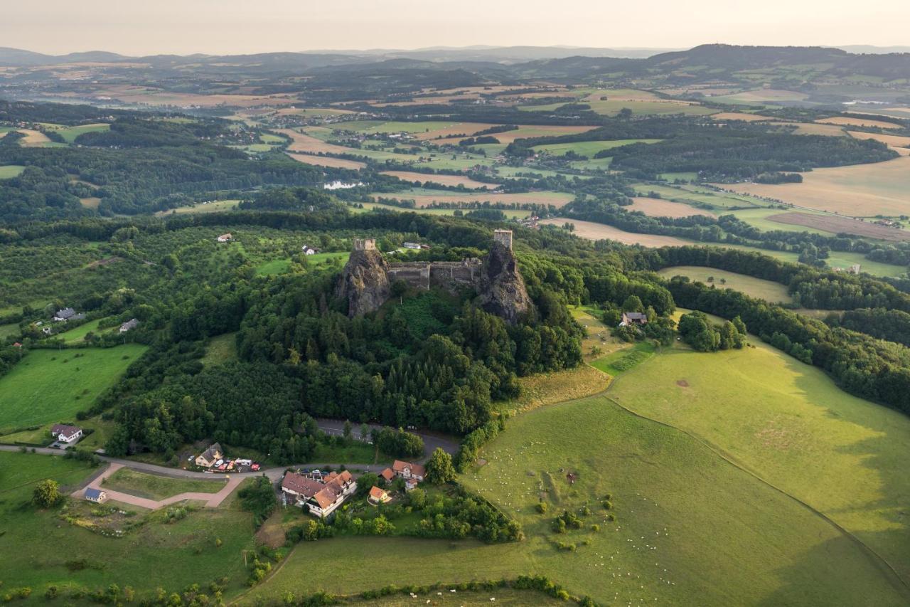 Hotel Trosky Troskovice Bagian luar foto