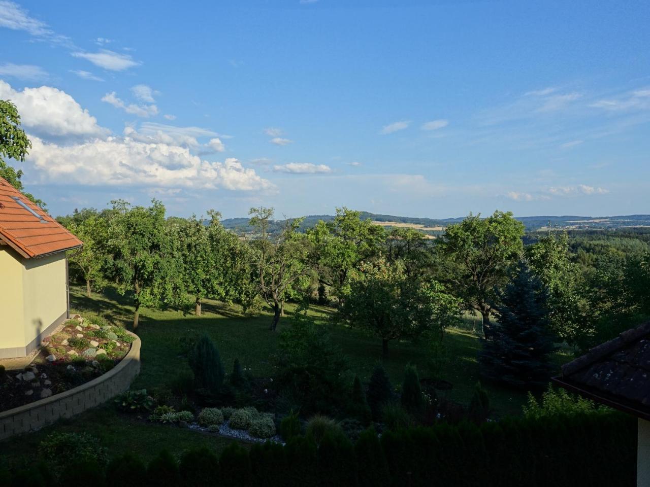 Hotel Trosky Troskovice Bagian luar foto